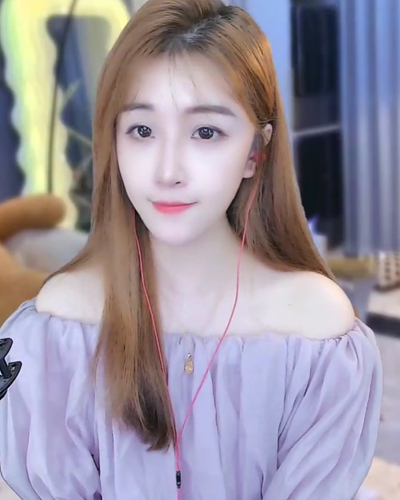 混低保的门童正在直播