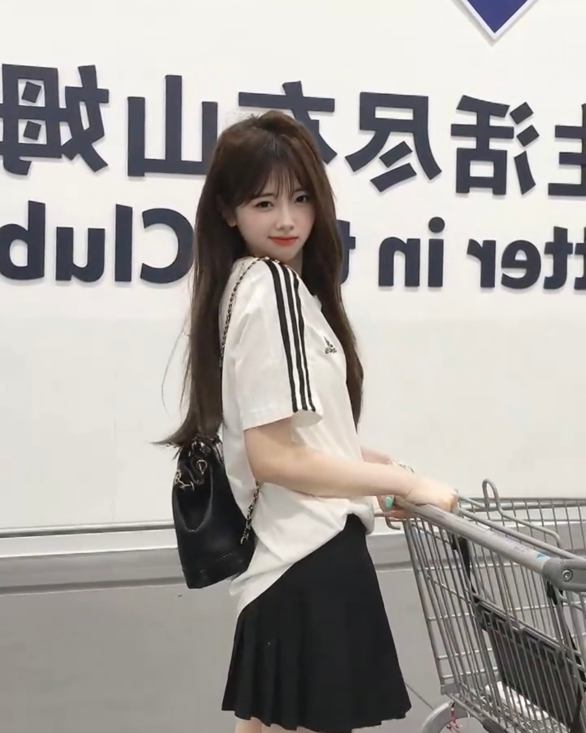燃点小依依 正在直播
