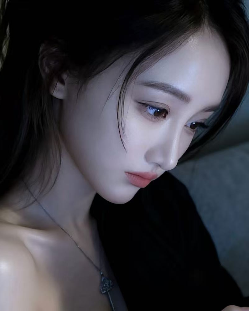 长相甜美的御姐