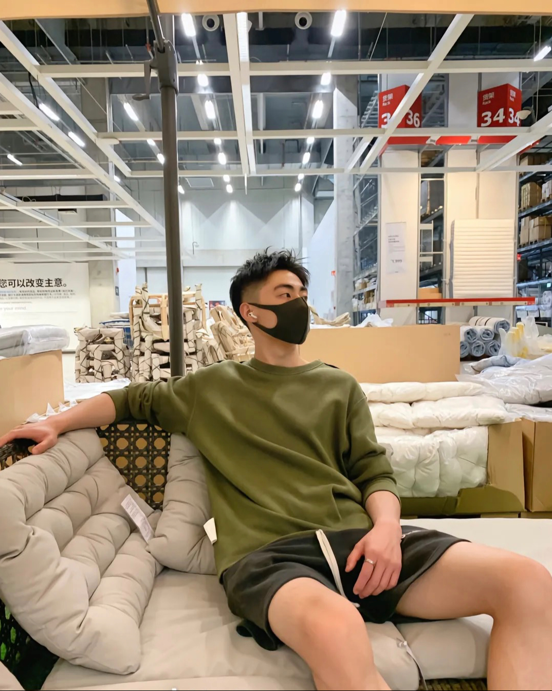 泽一官方也该给个 正在直播